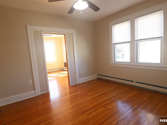 3rd image of 46 Beech St #1R