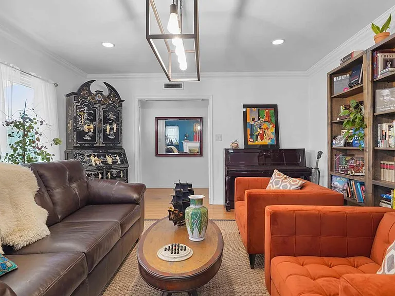 3801 Sutro Ave — Photo 8