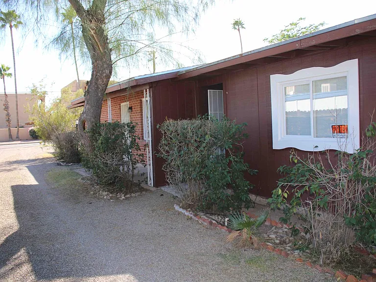 1805 E Blacklidge Dr #B — Photo 1