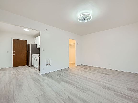 3rd image of 412 E North Bend Way #2