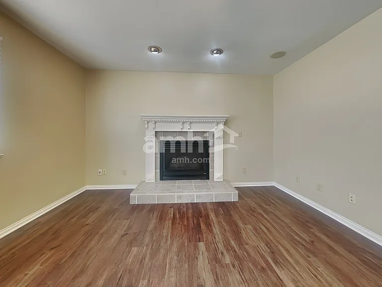 8420 Stratford Ct — Photo 8