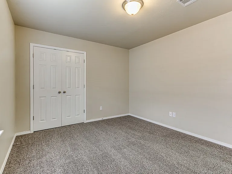 2427 W Oklahoma Ave — Photo 15