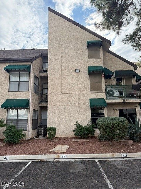1st image of 530 Elm Dr Unit 205