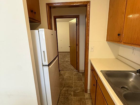 5th image of 990 Lynde Dr NE APT 3