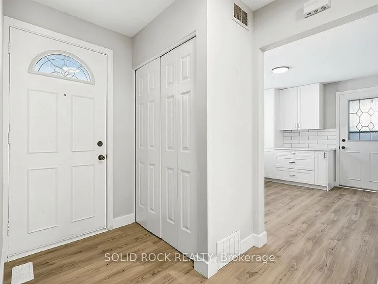 2158 Fillmore Cres — Photo 4