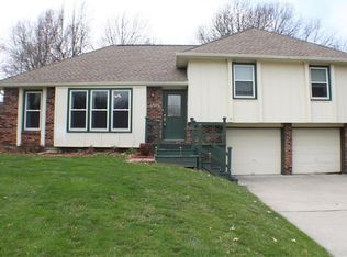1705 NE Pine Cir, Blue Springs, MO 64014