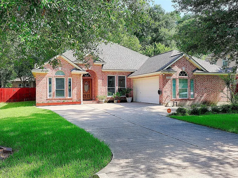756 Holly Springs Dr — Photo 2