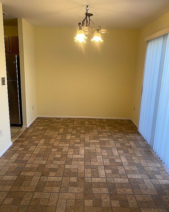 1st image of 125B Columbia Ct