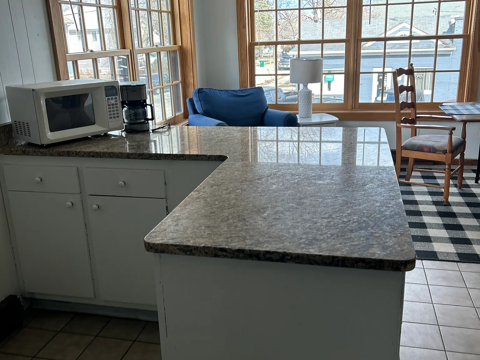 2 bed, 1.5 bath, 1300 sqft, $2,400 — Photo 4