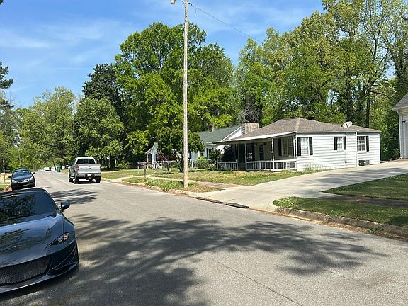 2nd image of 812 Alabama Ct