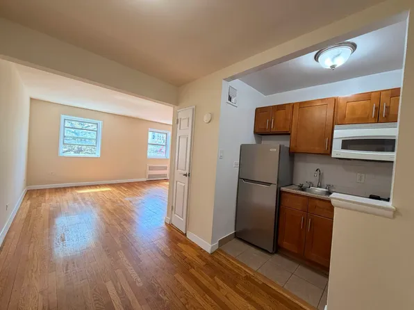 14711 34th Ave APT 2E, Flushing, NY 11354