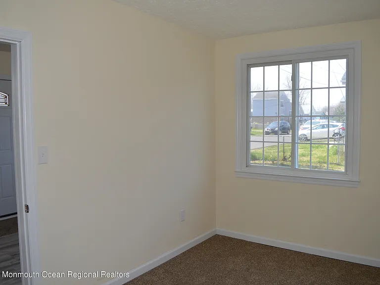186 S Park Ave — Photo 22