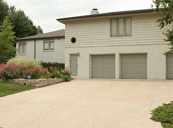 2nd image of 1030 E Monroe Dr