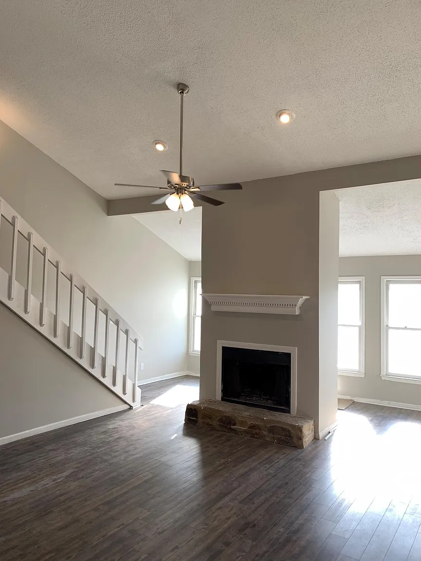 2505 W Broad St APT 136 photo 1