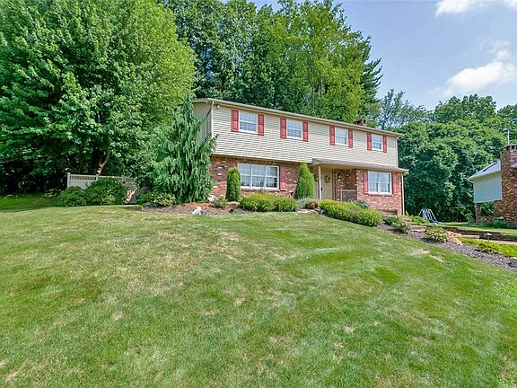 2nd image of 626 Courtview Dr