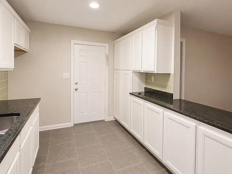 77 Gibbs St #2 — Photo 2