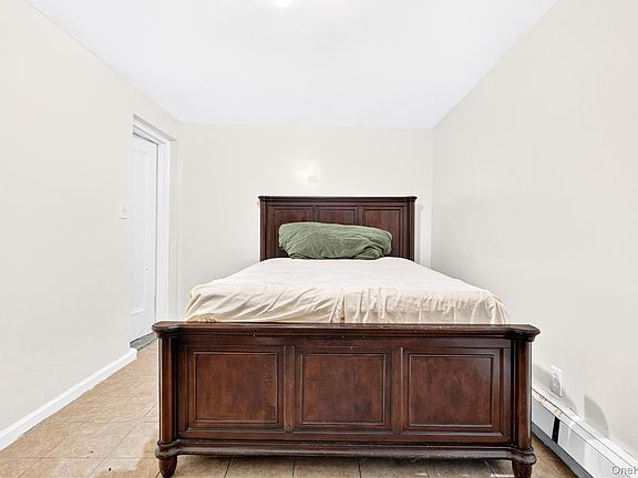 4th image of 3885 Paulding Avenue