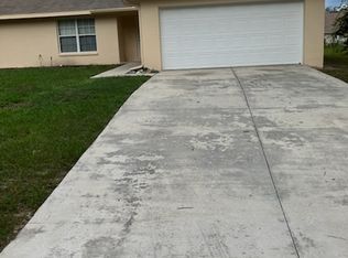 8079 N Hillview Cir, Citrus Springs, FL 34434