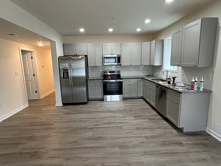 147 N Church St #7 — Photo 7