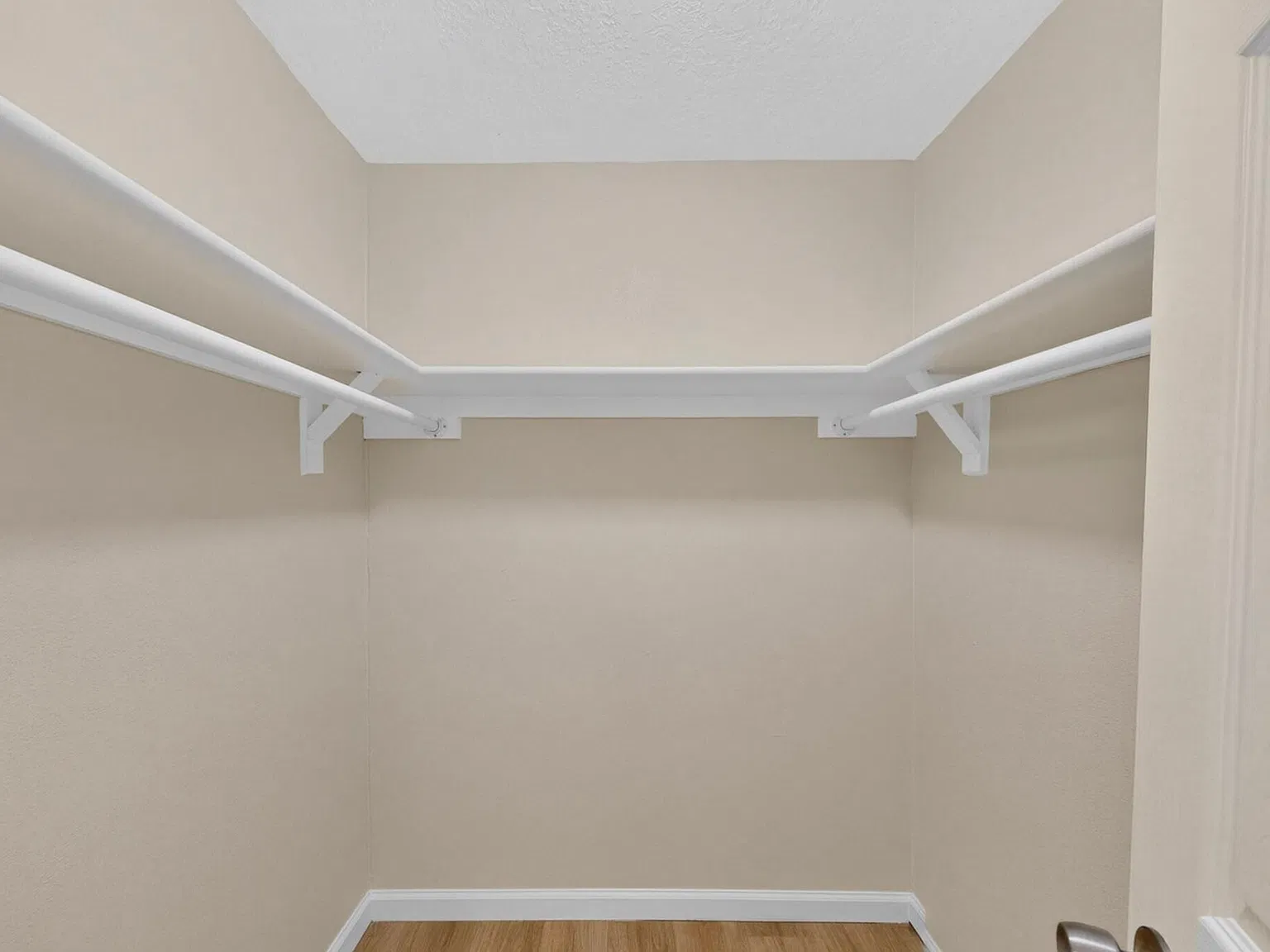 5 bed, 1760 sqft, $1,800 — Photo 3