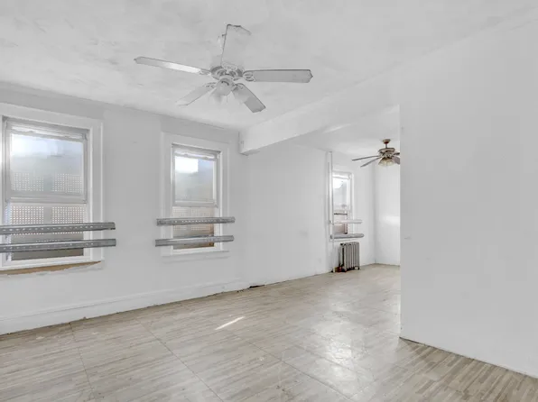 22-17 Collier Avenue image 6 of 20