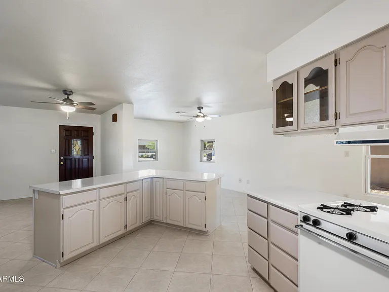 5742 N 12th Pl — Photo 7