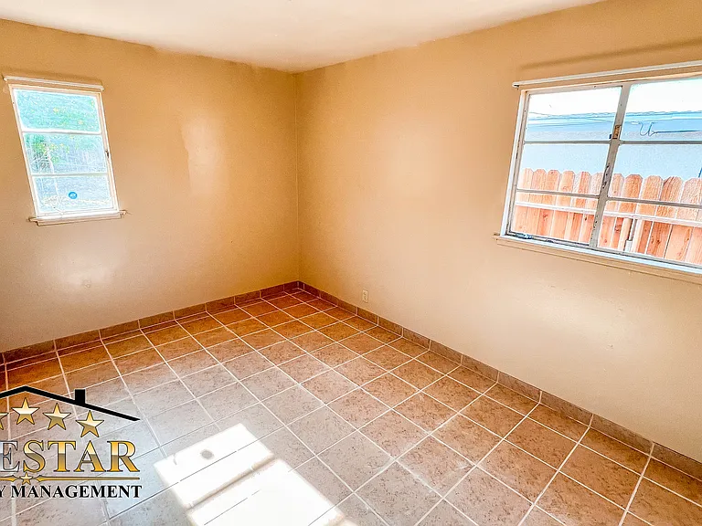 2105 Del Amo Way — Photo 9