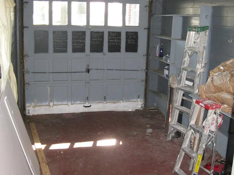 GARAGE INTERIOR