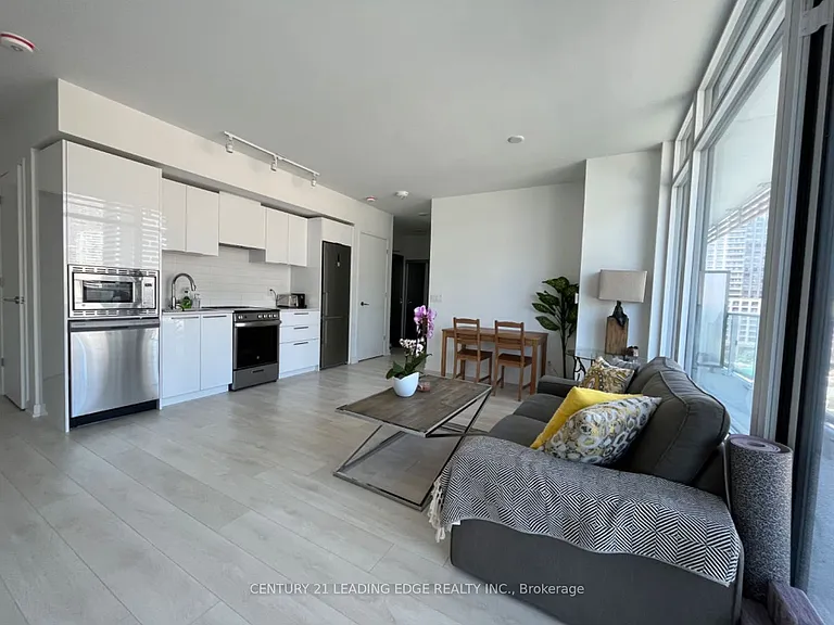 18 Maitland Ter #711 — Photo 3