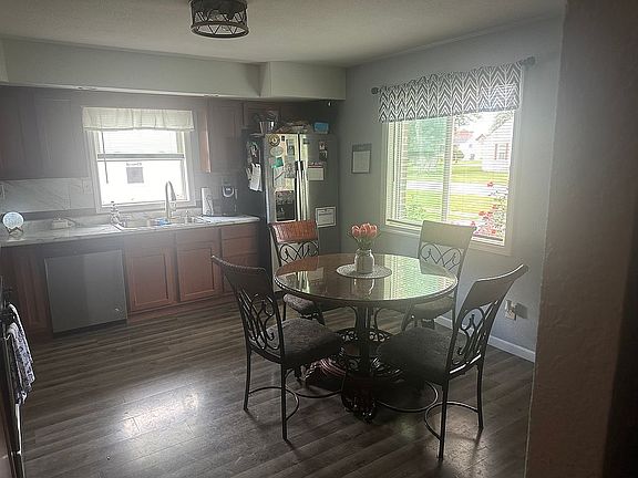 4th image of 204 E Water St