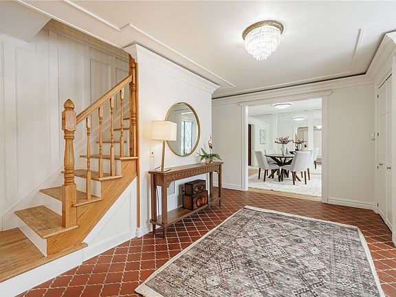 5th image of 10 Crandon Way