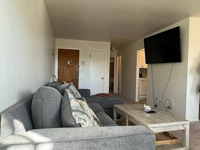1st image of 380 N Broadway Floor 2