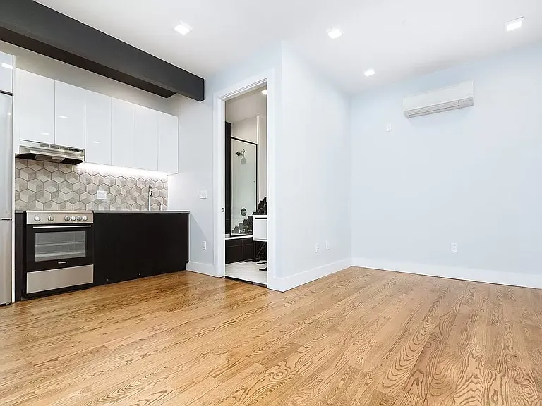 2734 Snyder Ave #1A — Photo 2