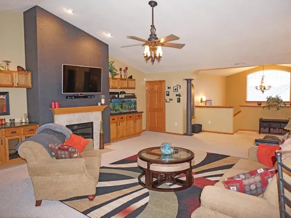 1030 Quinlan Dr, Pewaukee, WI 53072
