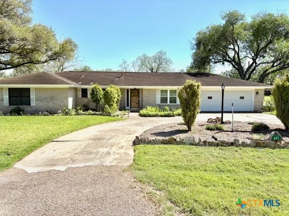641 W North St, Goliad, TX 77963