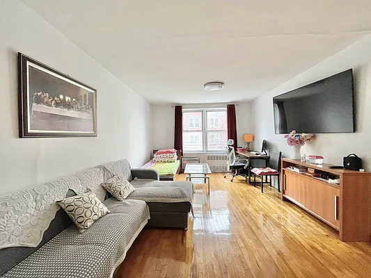 Sold by Chous Realty Group Inc | media 25