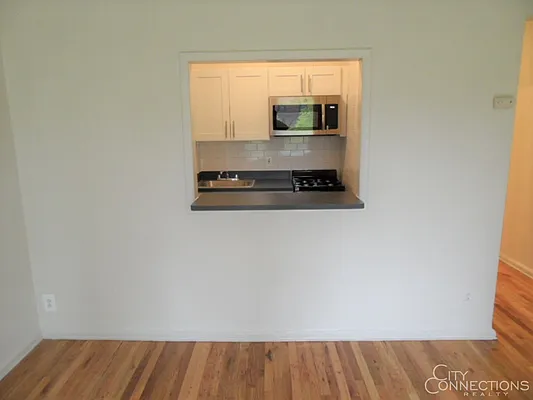 Rented by City Connections Realty | media 3