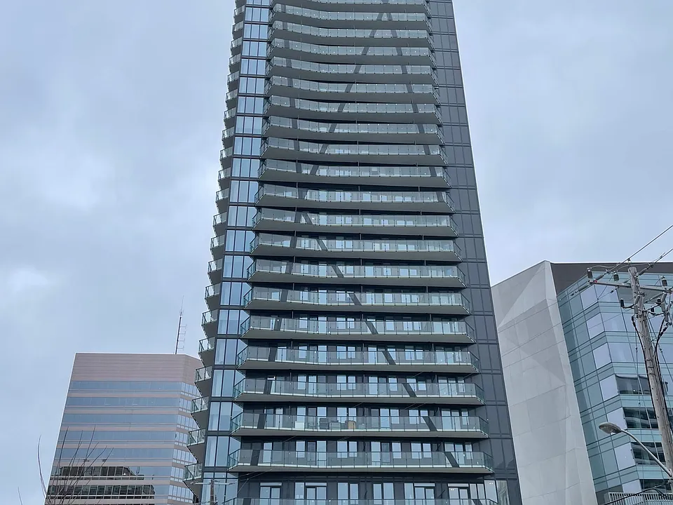 15 Ellerslie Ave #911
