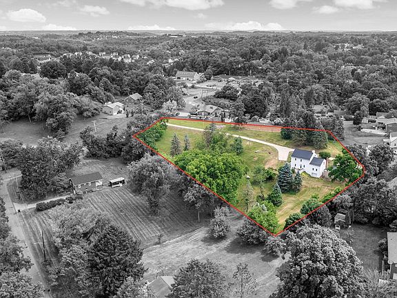 3rd image of 1207 Silver Ln