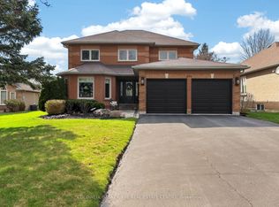 896 Bosworth Ct, Newmarket, ON L3X 1Z1
