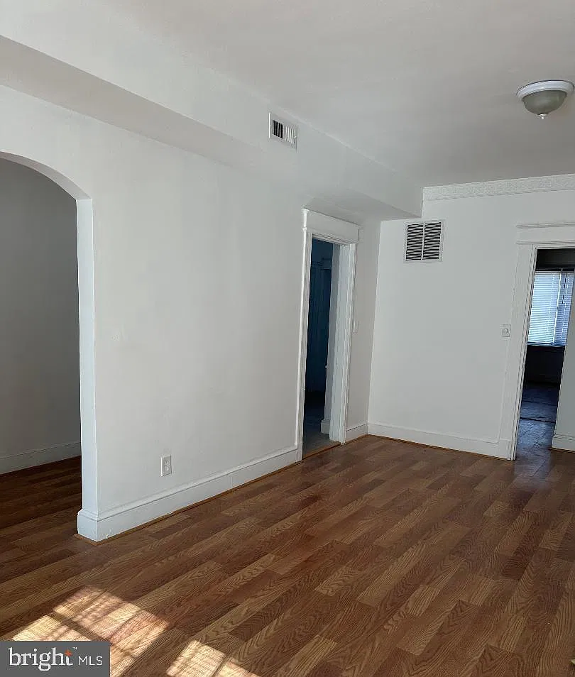 5 bed, 2.0 bath, 1584 sqft, $6,000 — Photo 3