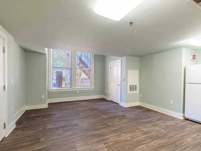 Kinston Hotel Apartments — Photo 7