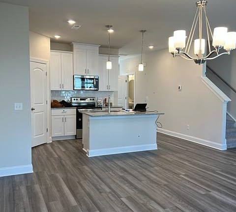 3rd image of 1549 Olympic Ln