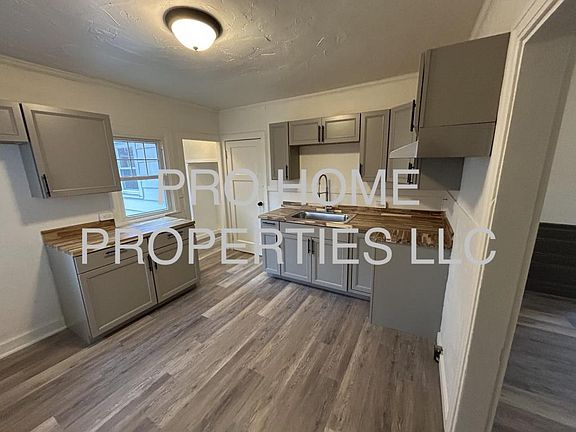 4th image of 28 Willowwood Dr