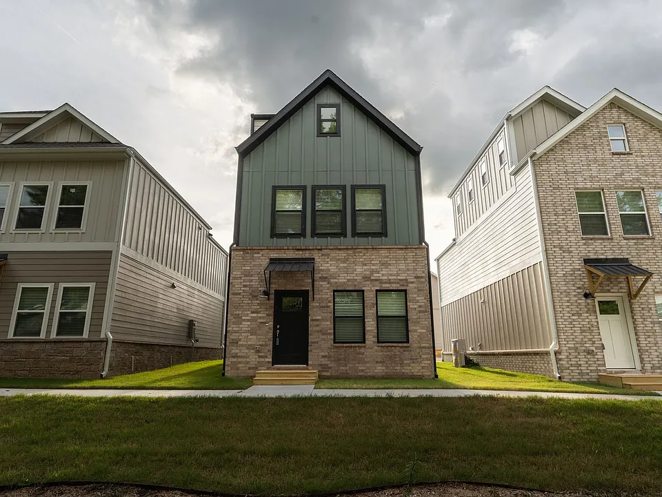 1315 S Van Buren Ave