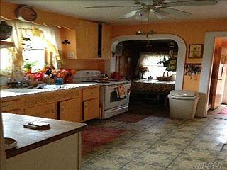 4th image of 353 Sweezy Ave