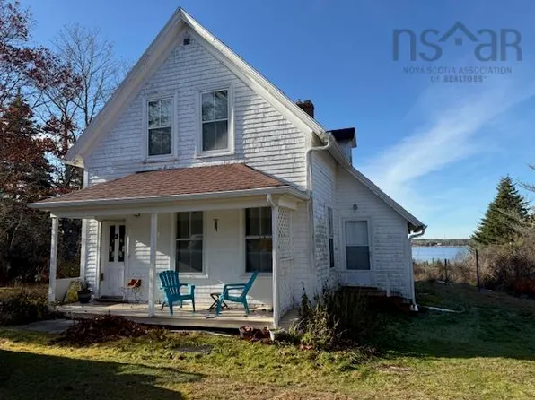 570 Rockland Rd, Shelburne, NS B0T 1V0