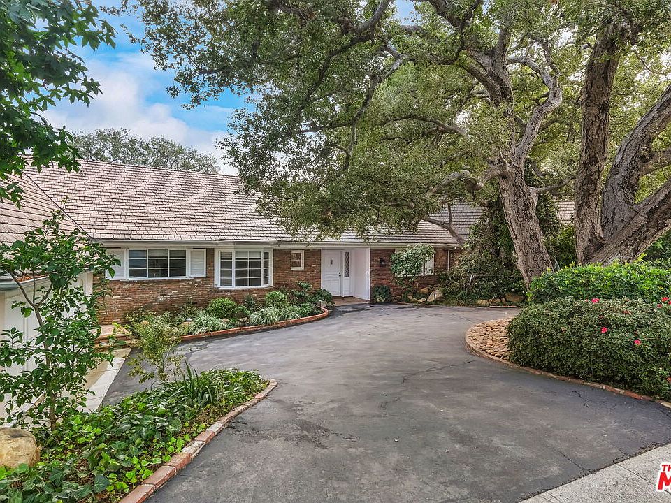 1st image of 174 Ashdale Pl