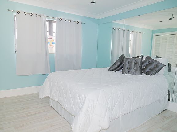 5th image of 751 Villa Portofino Cir