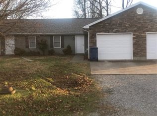 907 Pear St APT C, Carterville, IL 62918